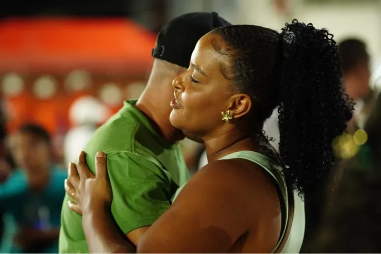 Baile dos Coroas encerra Festival de Arembepe 2026 com romantismo e clima nostálgico