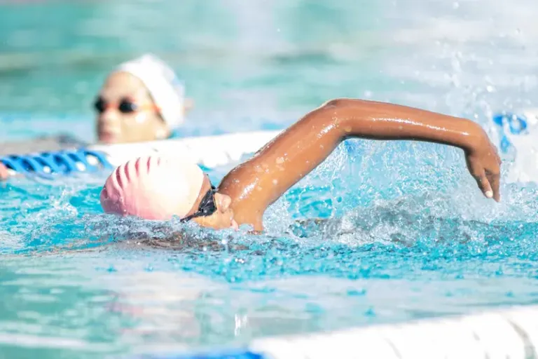 Delegação baiana de natação disputa torneio regional em Recife