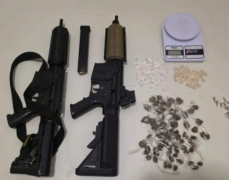 PM apreende armas e droga em São Cristóvão