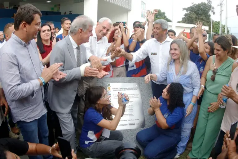 Obras viárias, para educação e equipamentos de saúde entregues pelo Estado ampliam acesso a serviços em Medeiros Neto