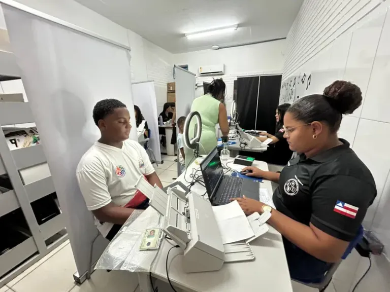 Departamento de Polícia Técnica emite Carteira de Identidade durante ação social promovida pelo CAJAARTE em Salvador