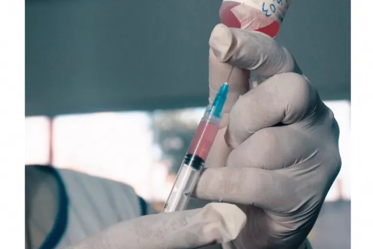 Vacina contra a raiva segue disponível durante todo o ano na Unidade de Controle de Zoonoses