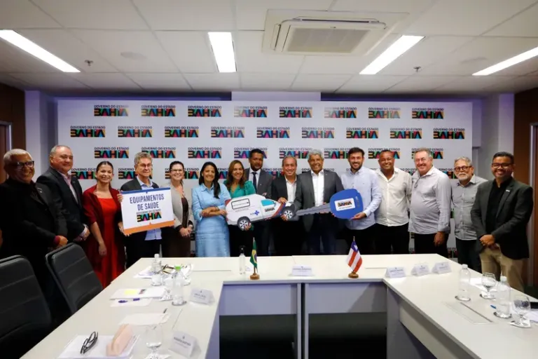 Equipamentos e ambulância entregues ampliam atendimento de saúde em Cabaceiras do Paraguaçu