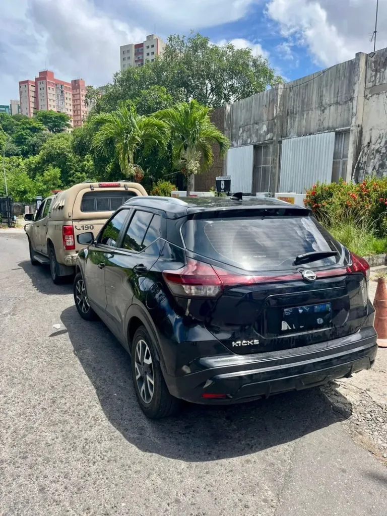 PM recupera veículo com restrição de furto e prende suspeito na Avenida Paralela