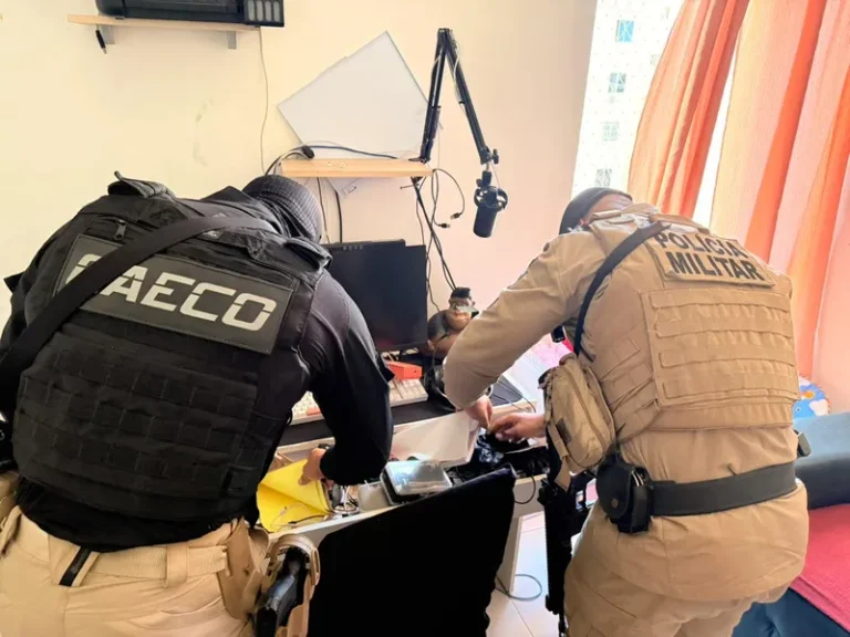 Casal investigado por vender dados sensíveis é alvo de mandado de busca e apreensão em Salvador