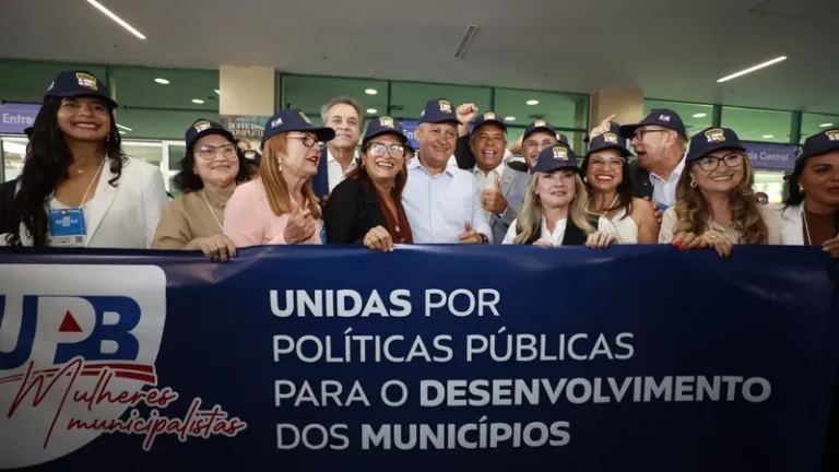 Governador participa de Encontro de Prefeitos e reforça união entre Estado e municípios