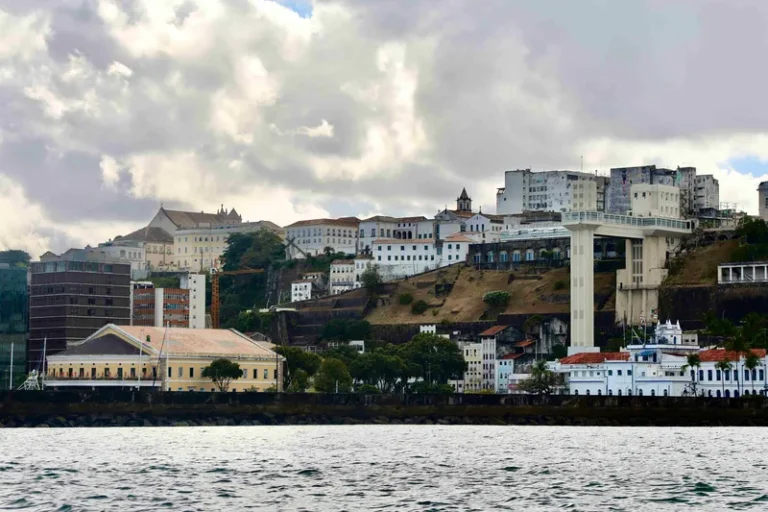Inema retoma divulgação dos boletins de balneabilidade das praias da Bahia