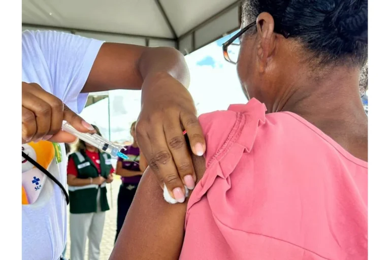 Camaçari aplica mais de 2,3 mil doses no Dia D da vacinação contra a gripe