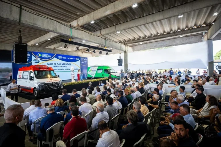 Camaçari ganha nova ambulância do SAMU e equipamentos de saúde bucal do Governo do Estado