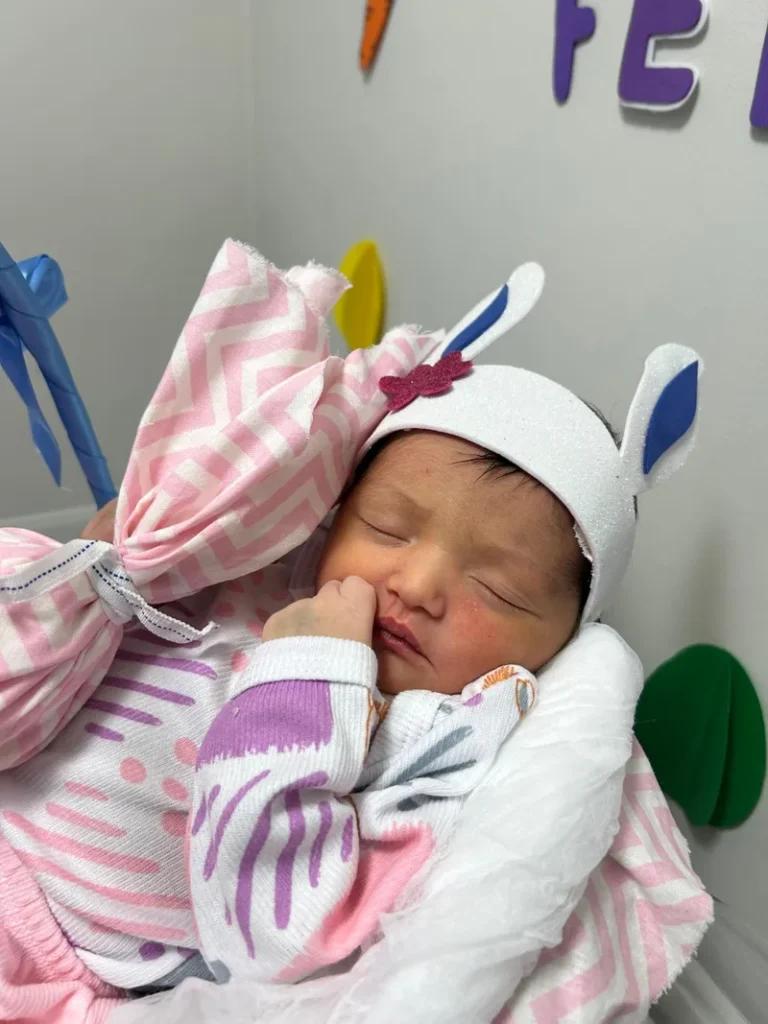 Ensaio de Páscoa leva acolhimento e leveza à rotina hospitalar na Maternidade Frei Justo Venture, em Seabra