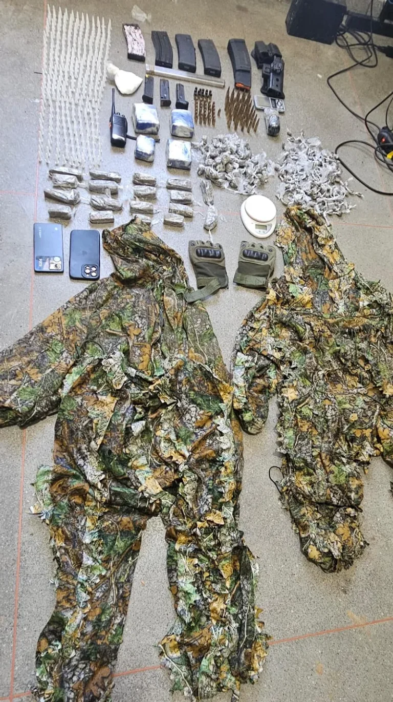 Ação integrada localiza esconderijo de facção com drogas, granada e munições