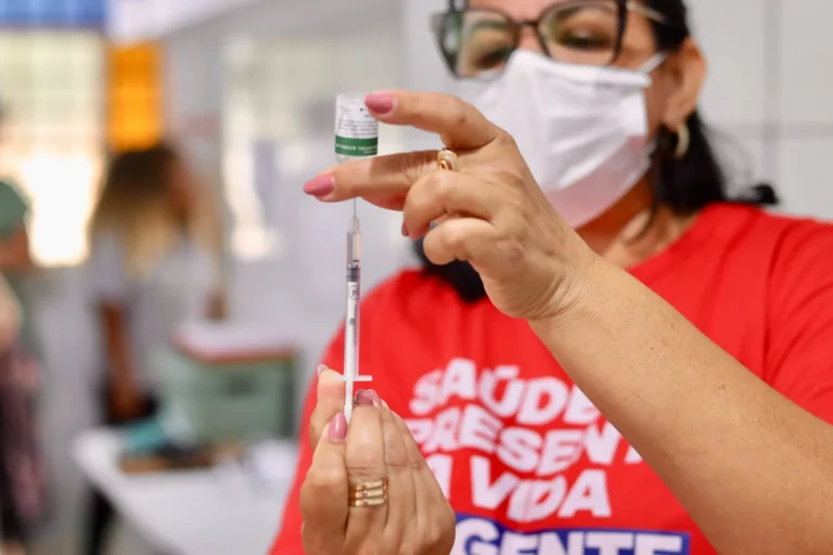 Giro Zé Gotinha inicia vacinação itinerante contra a Influenza em Juazeiro com acolhimento e proteção aos idosos