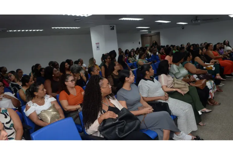 Smed capacita profissionais da rede municipal em estratégias de educação inclusiva