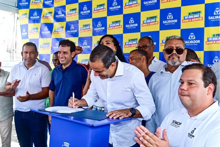 Prefeitura assina ordem de serviço para construção de camelódromo na Engomadeira em área cedida pela Uneb