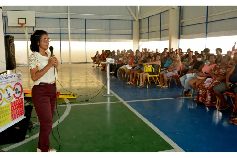 Escola municipal promove ação com pais para prevenir acidentes em áreas de praia