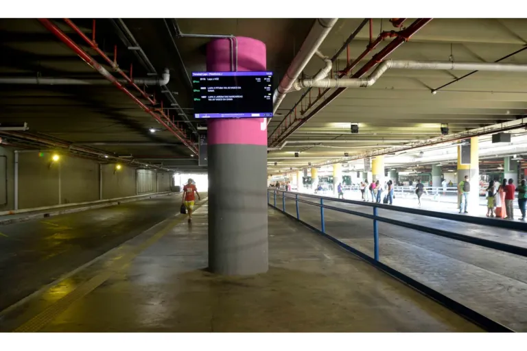 Estação da Lapa recebe painéis com informações dos ônibus em tempo real