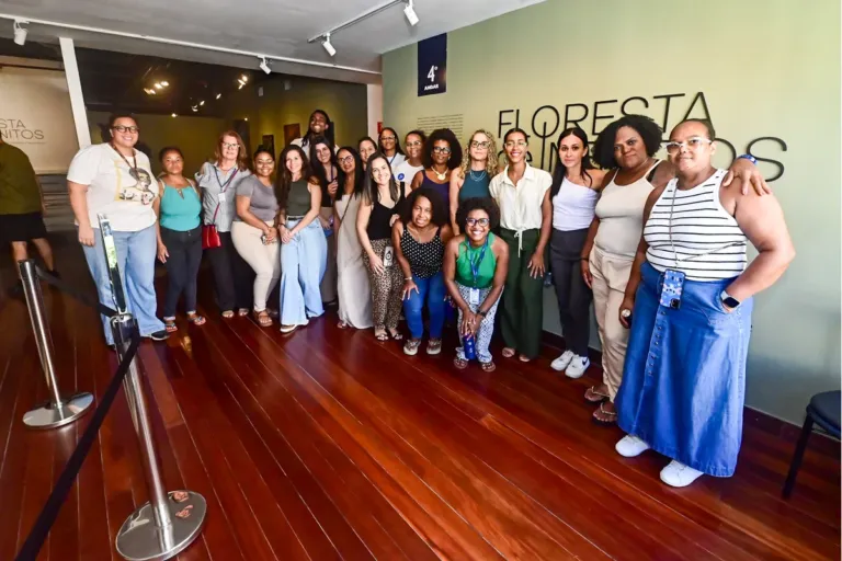 Prefeitura promove ação do Mês da Mulher e leva servidoras dos Centros Pops à Casa das Histórias de Salvador