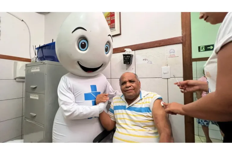 Salvador inicia vacinação contra gripe com ato simbólico e amplia campanha a partir desta quarta-feira (25)