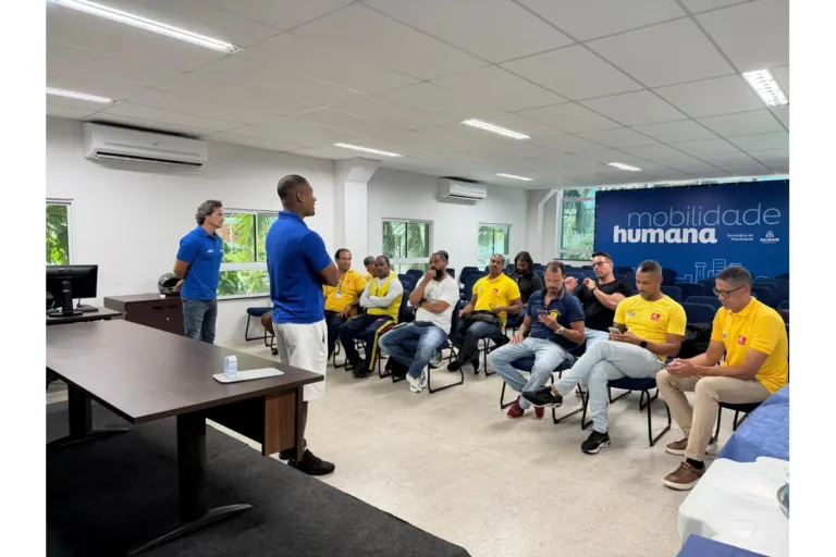 Agentes da Salvamar e Guarda Municipal participam de treinamento para uso de patinetes elétricos