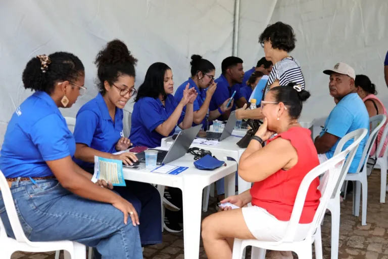 Prefeitura leva regularização fundiária ao Alto do Coqueirinho e entrega 184 títulos de propriedade