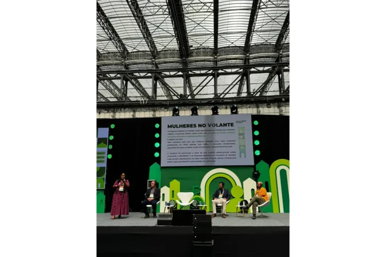 Prefeitura de Salvador participa pela segunda vez do Smart City Expo Curitiba com o programa Mulheres no Volante