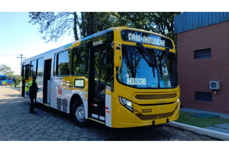 Prefeitura realiza inspeção em fábrica para novos ônibus com ar-condicionado de Salvador