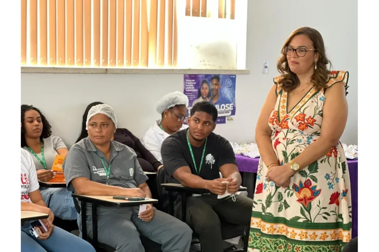 Palestra destaca o papel do SUS no acolhimento às mulheres vítimas de violência