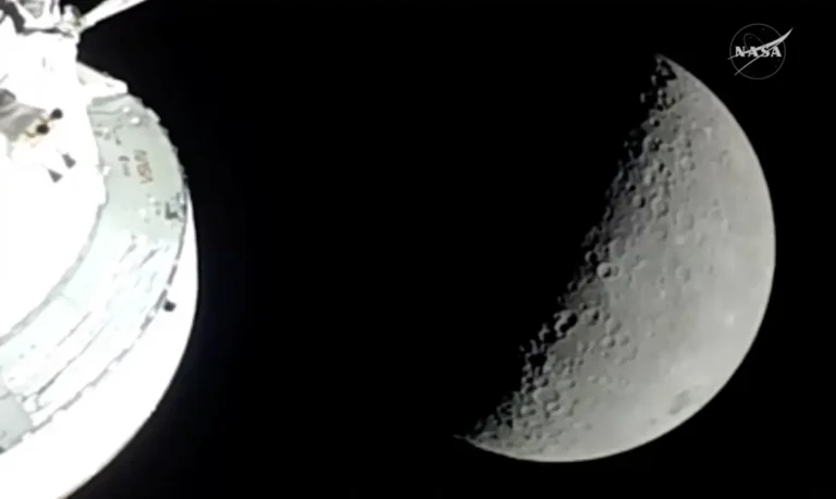 Astronautas da Artemis 2 voltam da Lua a caminho do pouso na Terra