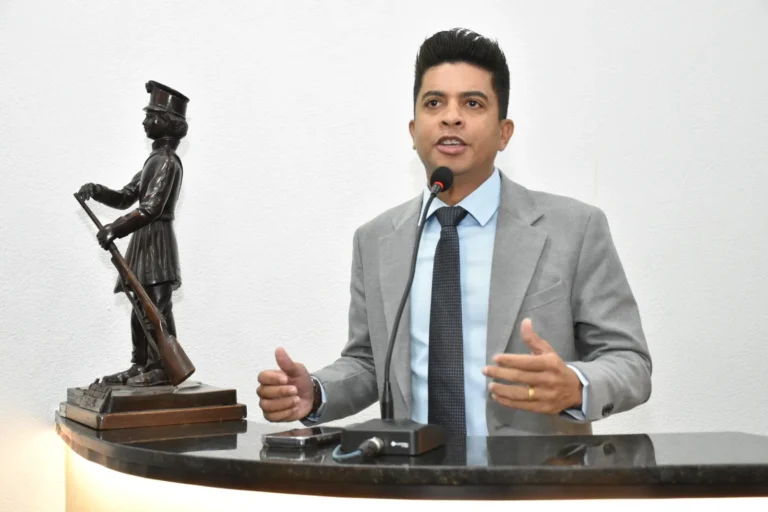 Prefeitura deve encaminhar à Câmara detalhes do contrato que visa a implantação de sistema de segurança em escolas municipais