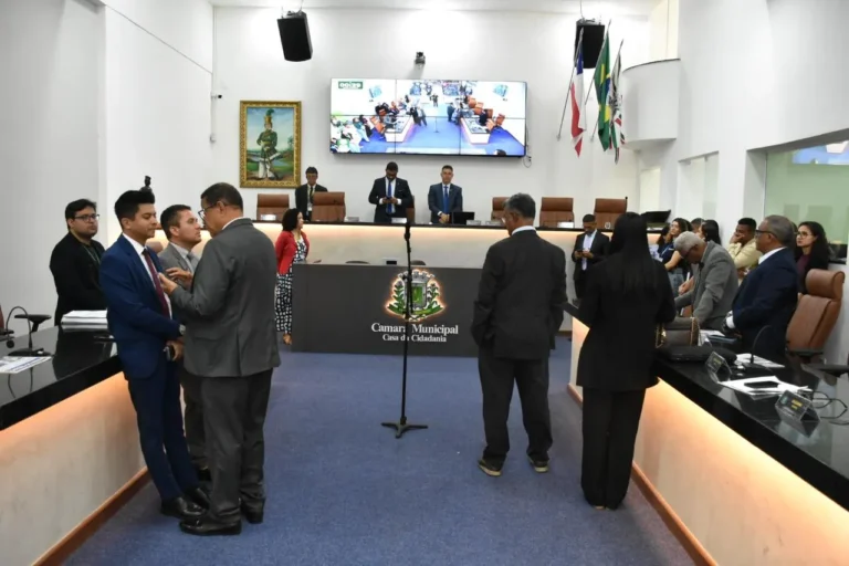 Câmara cumpre minuto de silêncio pelo falecimento de jornalista Caio Britto