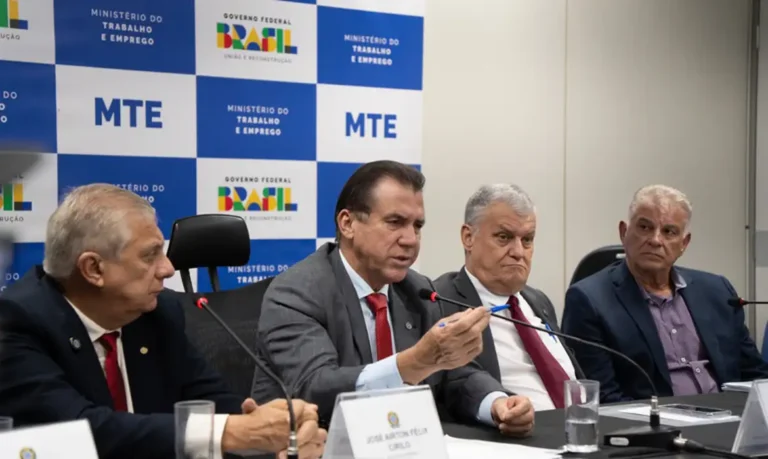 Taxistas pedem ao governo linha de crédito para renovação de frota