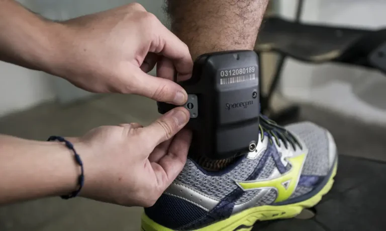 PM relata ao STF troca do carregador da tornozeleira de Bolsonaro