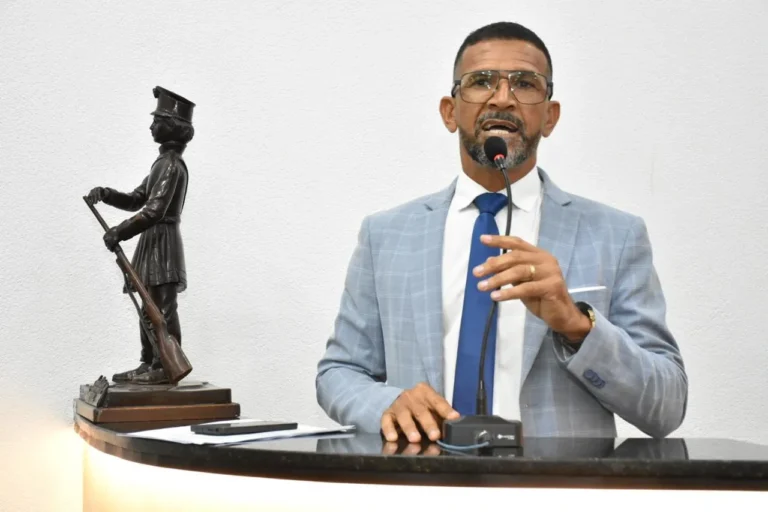 Agência Reguladora deve intervir em rua danificada após obra da Embasa em Feira