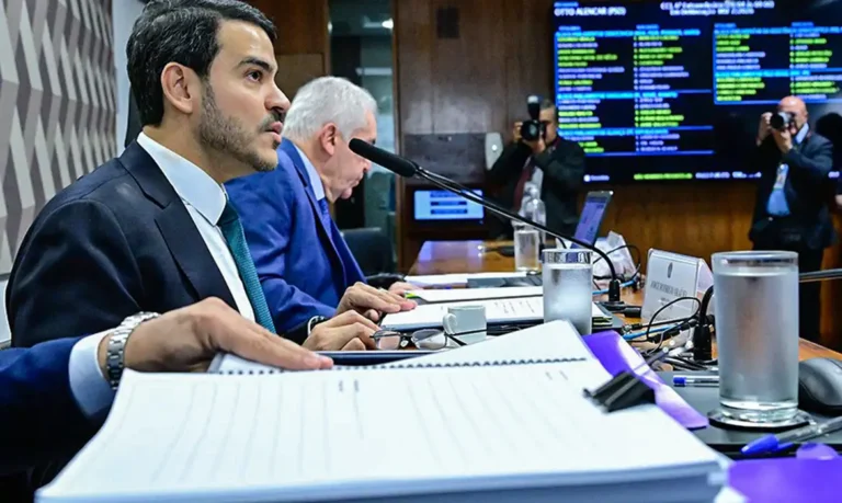 Messias defende aprimorar STF e autocontenção em pautas polêmicas