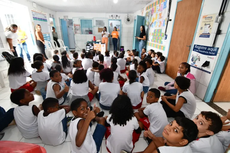 Abril Laranja: ações educativas conscientizam sobre causa animal nas escolas de Alagoinhas