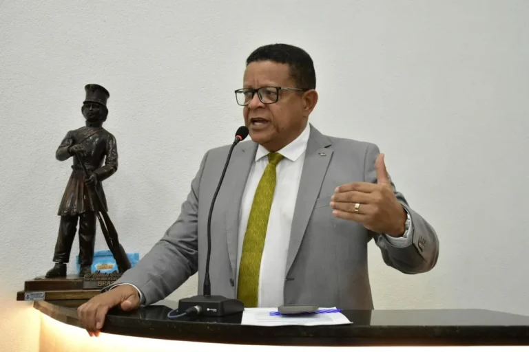 Indicação sugere melhorias no Monumento Relógio Rotary, na Avenida Getúlio Vargas