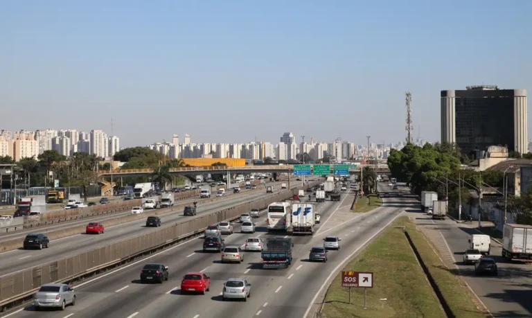 MPRJ pede suspensão das obras na Via Dutra, após risco de alagamento