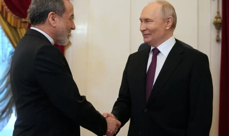 Em conversa com chanceler, Putin promete apoio ao Irã e diz querer paz