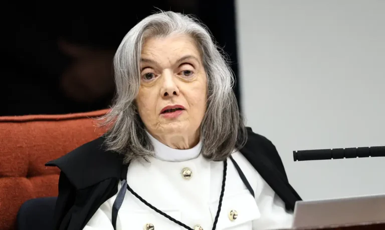 Carmen Lúcia vota para condenar Eduardo Bolsonaro por difamação