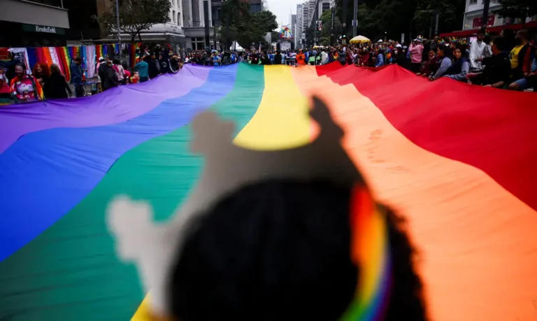 Parada do Orgulho LGBT+ de SP 2026 abordará importância do voto