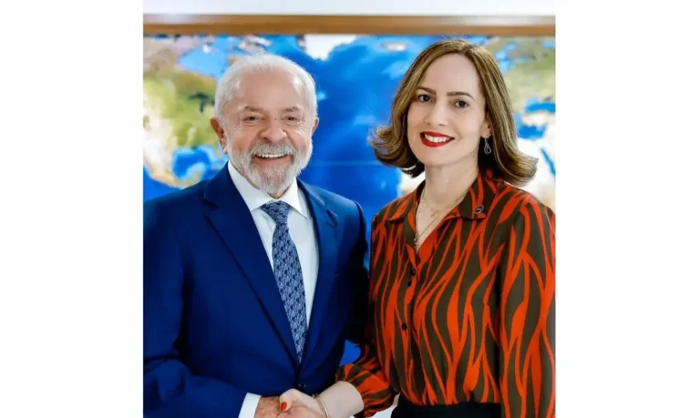 Servidora Ana Cristina Viana assume comando do INSS