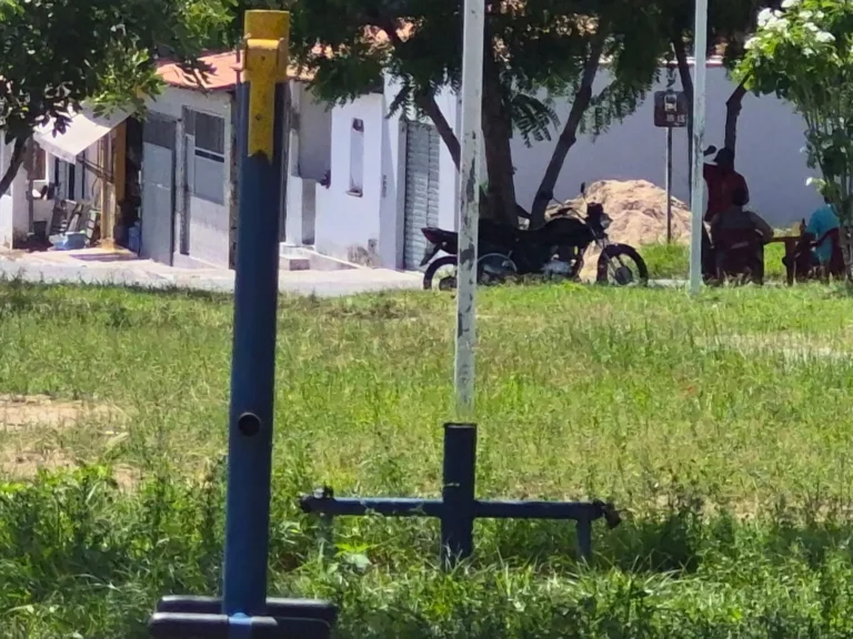 Revitalização de academias de ginástica e melhorias em praças dos bairros Feira V e SIM