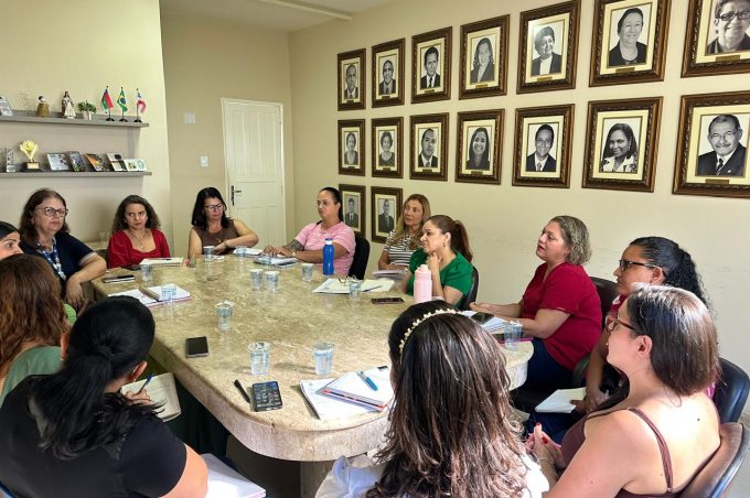 Educação e Saúde se reúnem para elaborar estratégias de prevenção a doenças virais nas escolas municipais