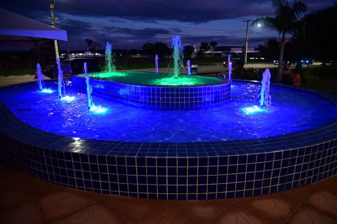 Fonte revitalizada e novo marco cultural transformam espaço da Olívia Flores em ponto de encontro e significado