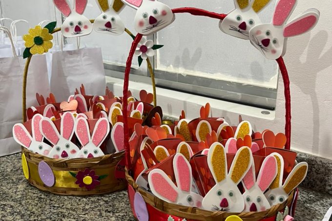 Na Páscoa, Fundação de Saúde leva alegria a crianças internadas no Hospital Esaú Matos