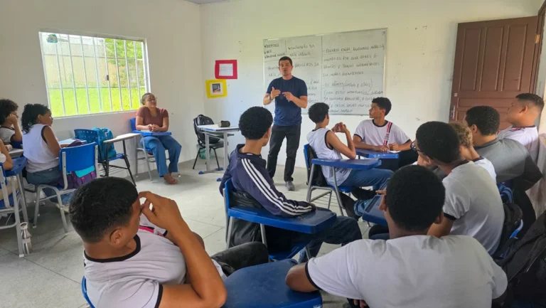 Prefeitura de Alagoinhas inicia pagamento do piso nacional aos professores