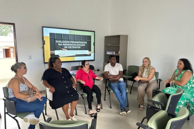 Projeto “Cartas que Libertam” integra EJA para detentos de Vitória da Conquista