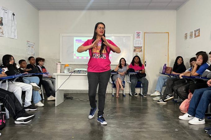 Projeto “Fala, Maria!” leva orientação sobre violência contra a mulher a estudantes da Rede Municipal