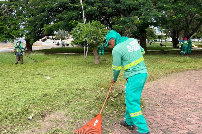 Secretaria Municipal de Meio Ambiente intensifica limpeza e manutenção de praças e áreas públicas em Vitória da Conquista