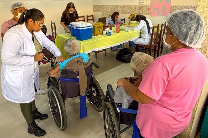 Secretaria Municipal de Saúde intensifica vacinação dos idosos contra influenza
